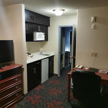 Comfort Inn & Suites University YYC Exteriör bild