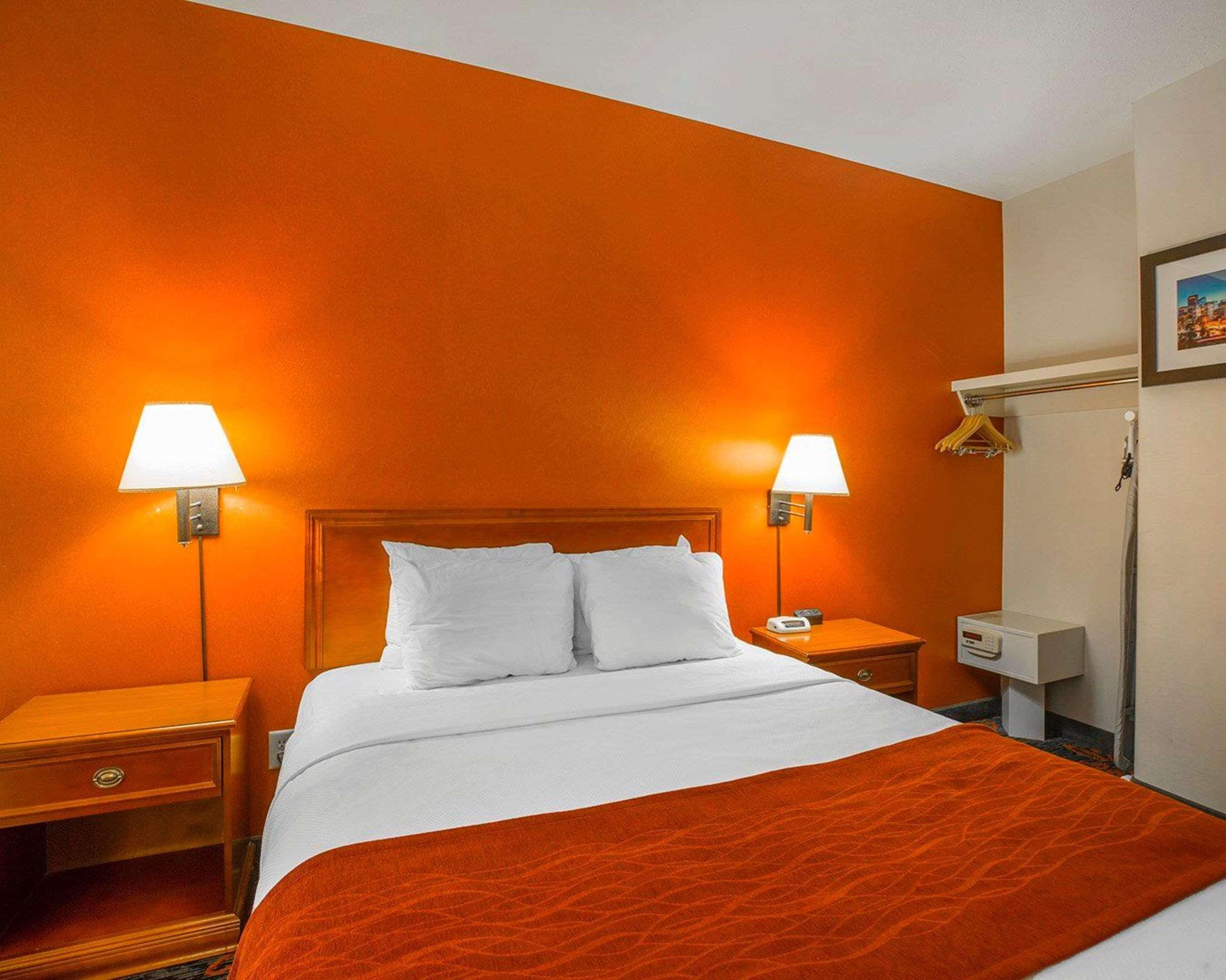 Comfort Inn & Suites University YYC Exteriör bild