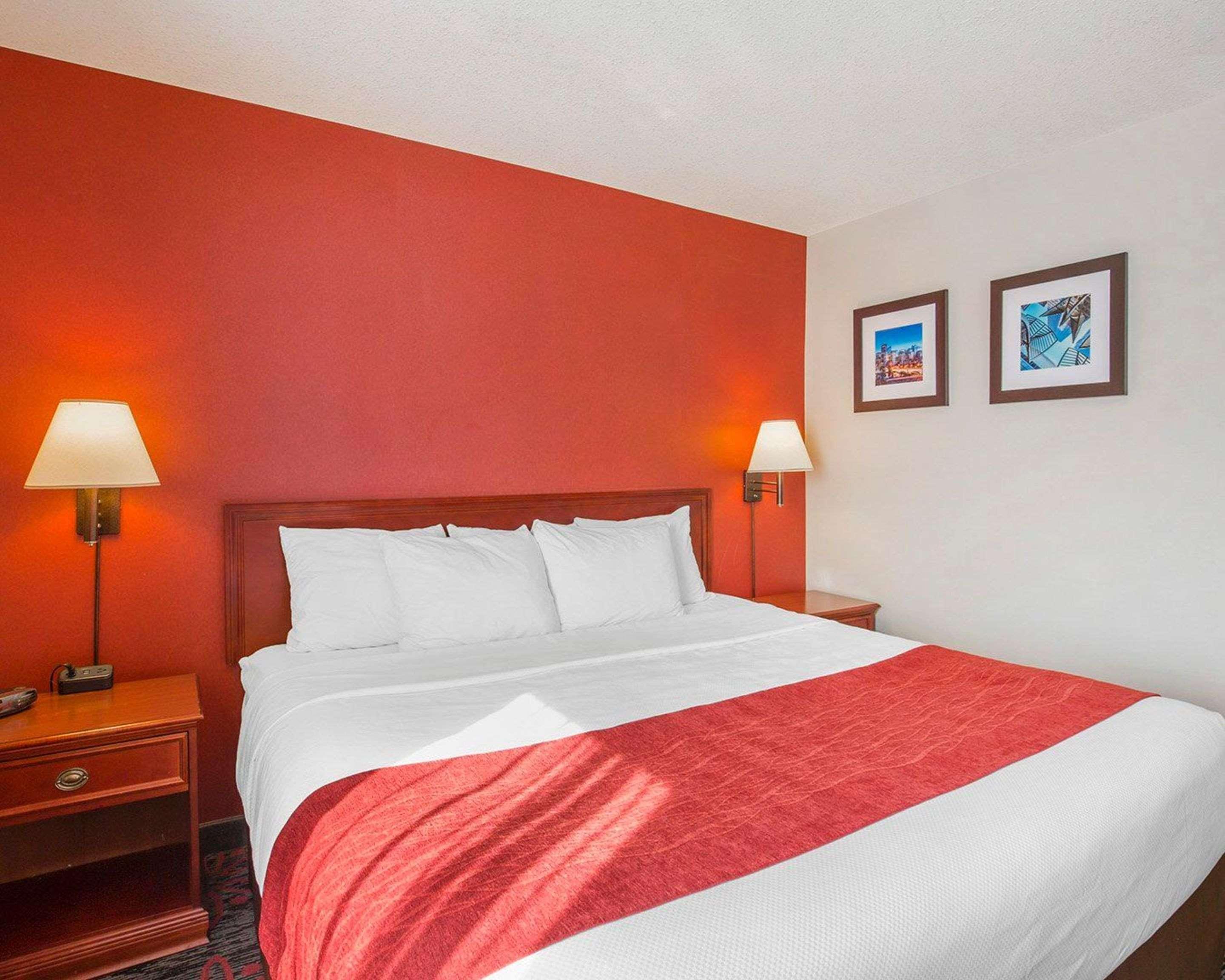 Comfort Inn & Suites University YYC Exteriör bild