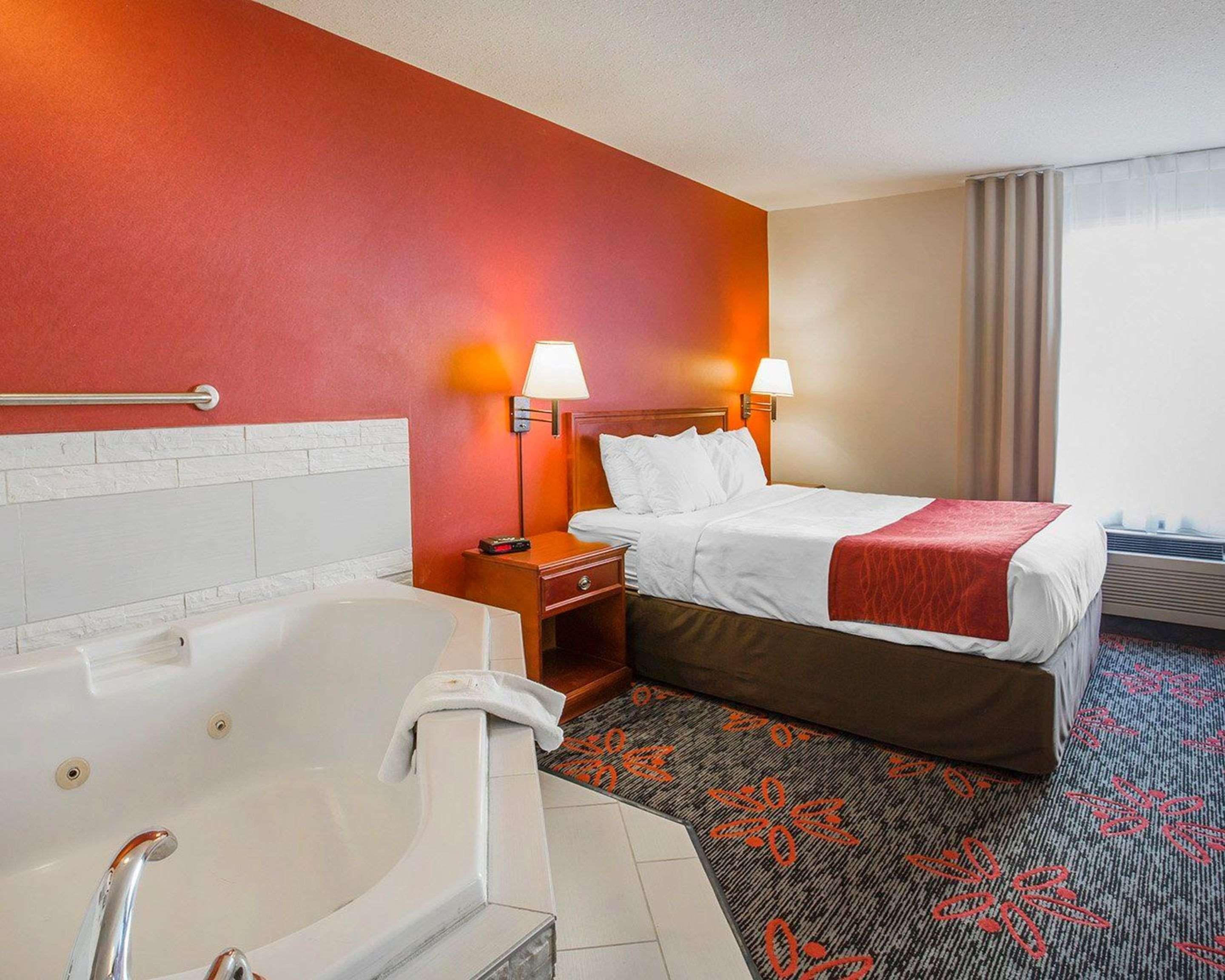 Comfort Inn & Suites University YYC Exteriör bild
