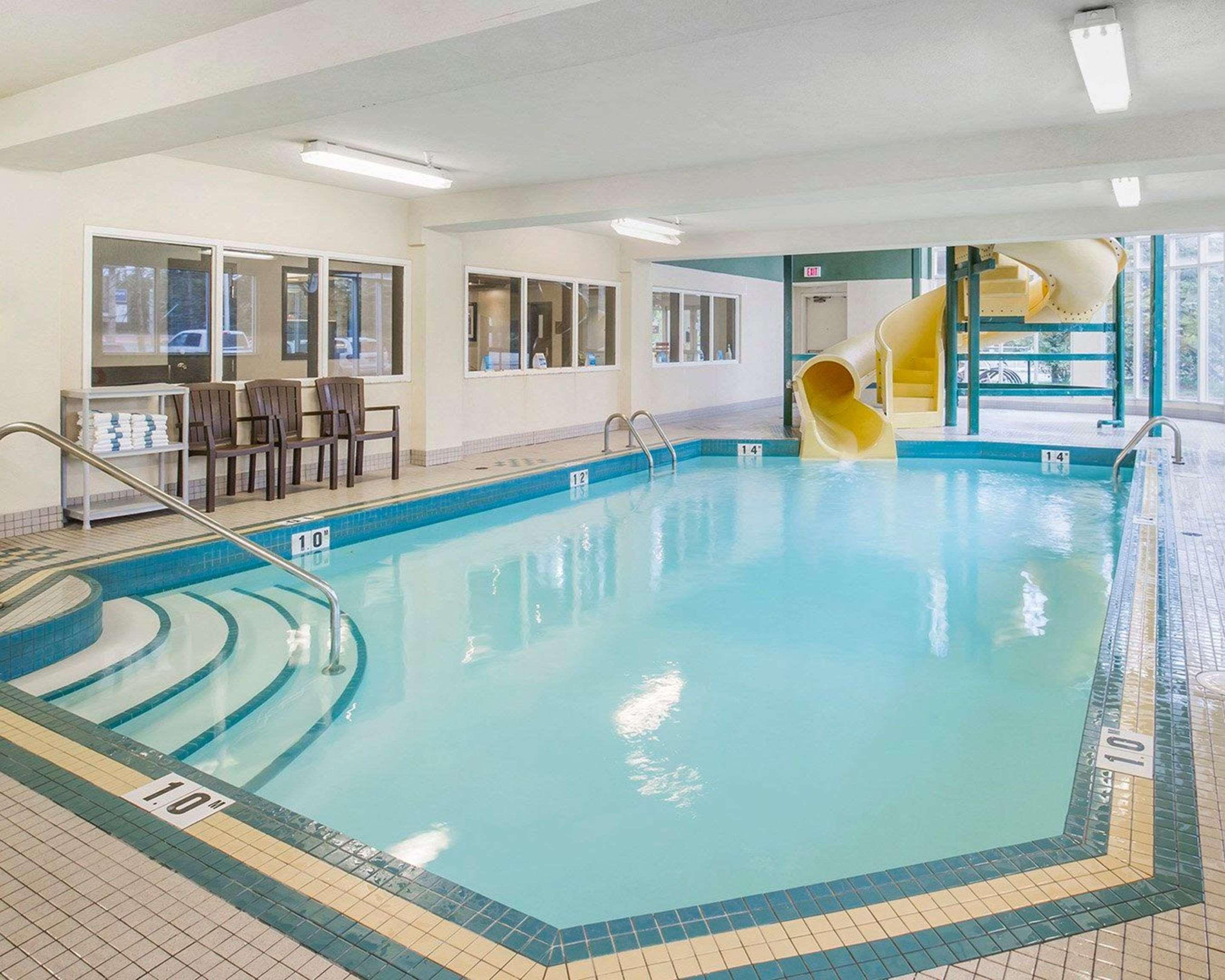 Comfort Inn & Suites University YYC Exteriör bild