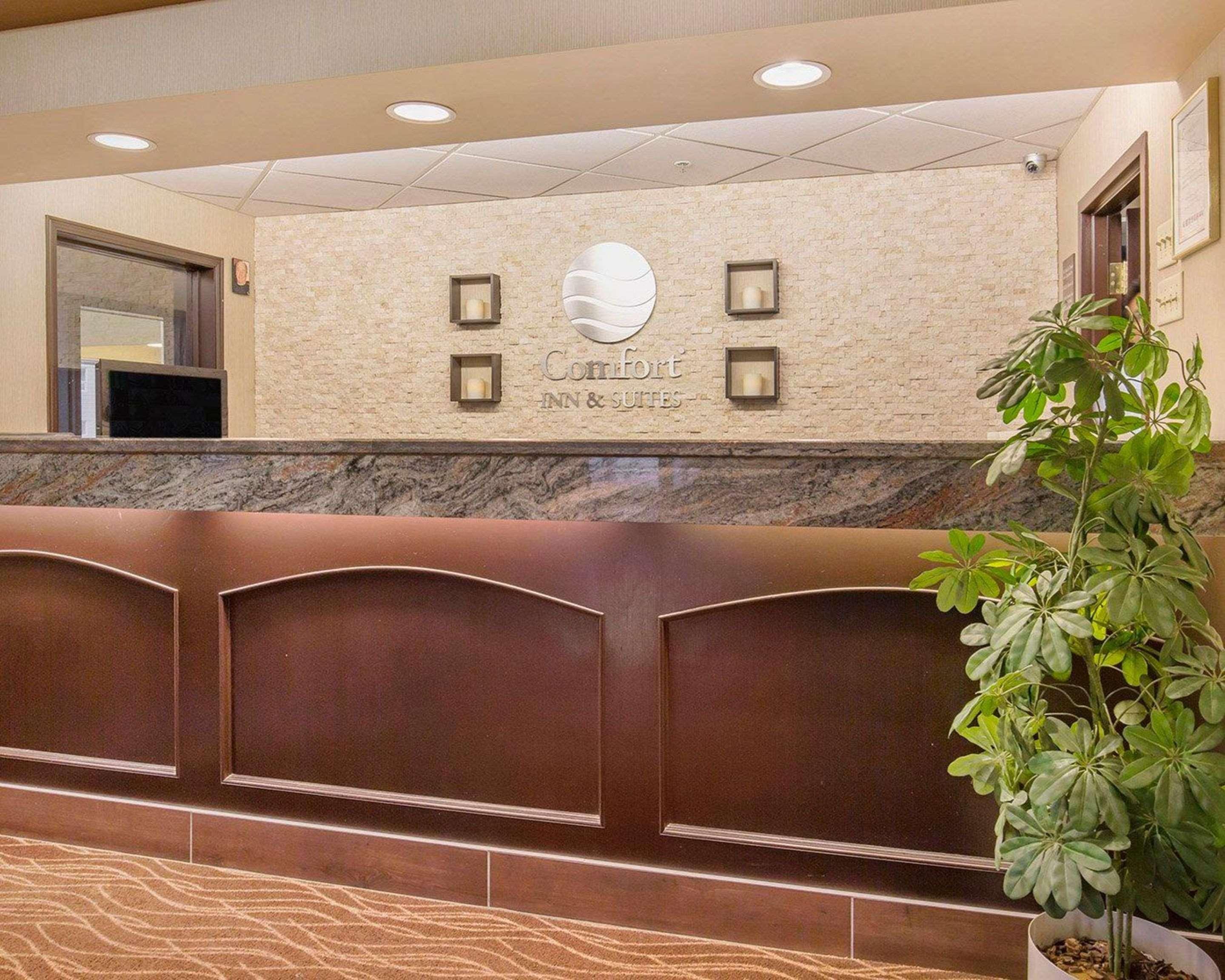 Comfort Inn & Suites University YYC Exteriör bild
