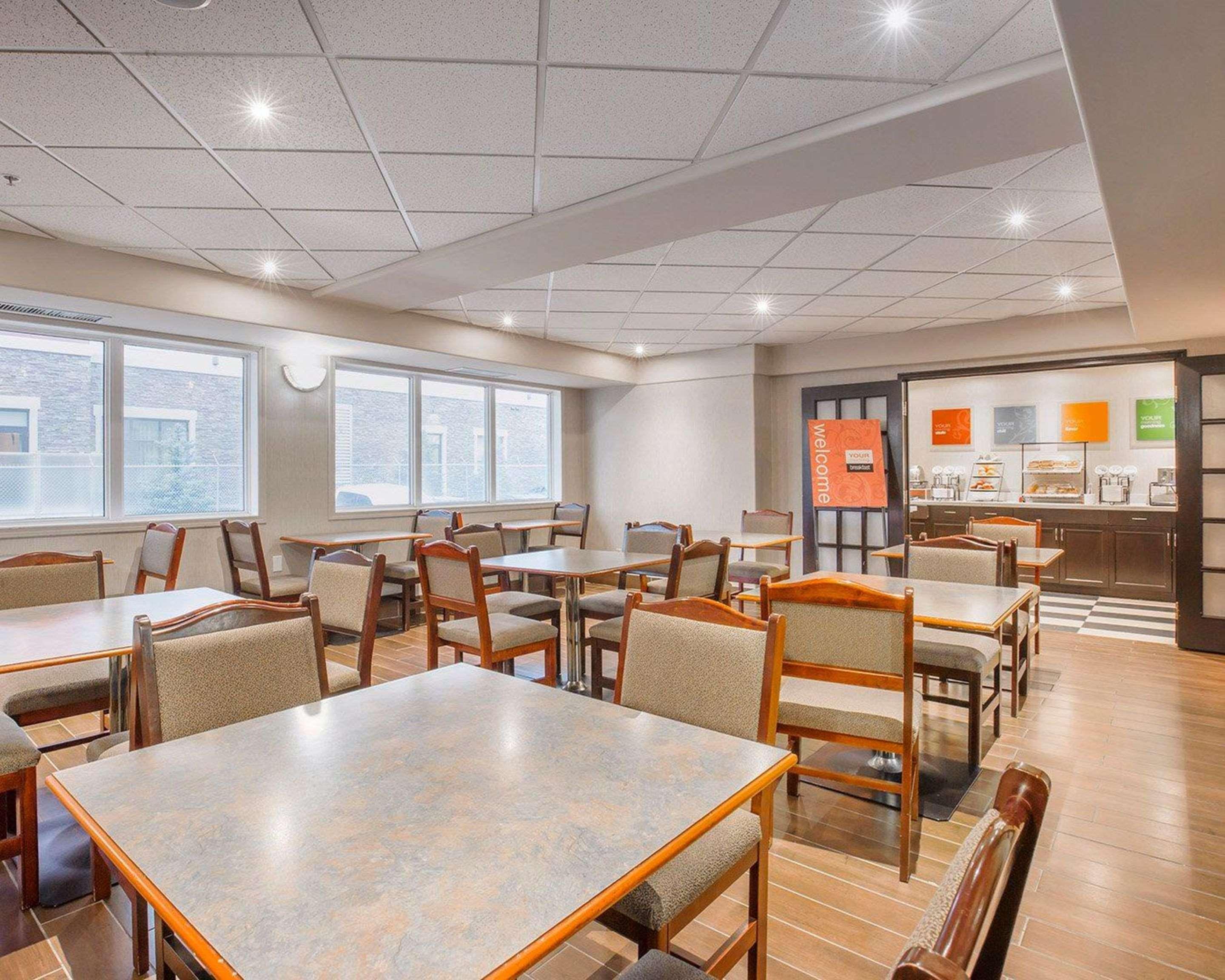 Comfort Inn & Suites University YYC Exteriör bild