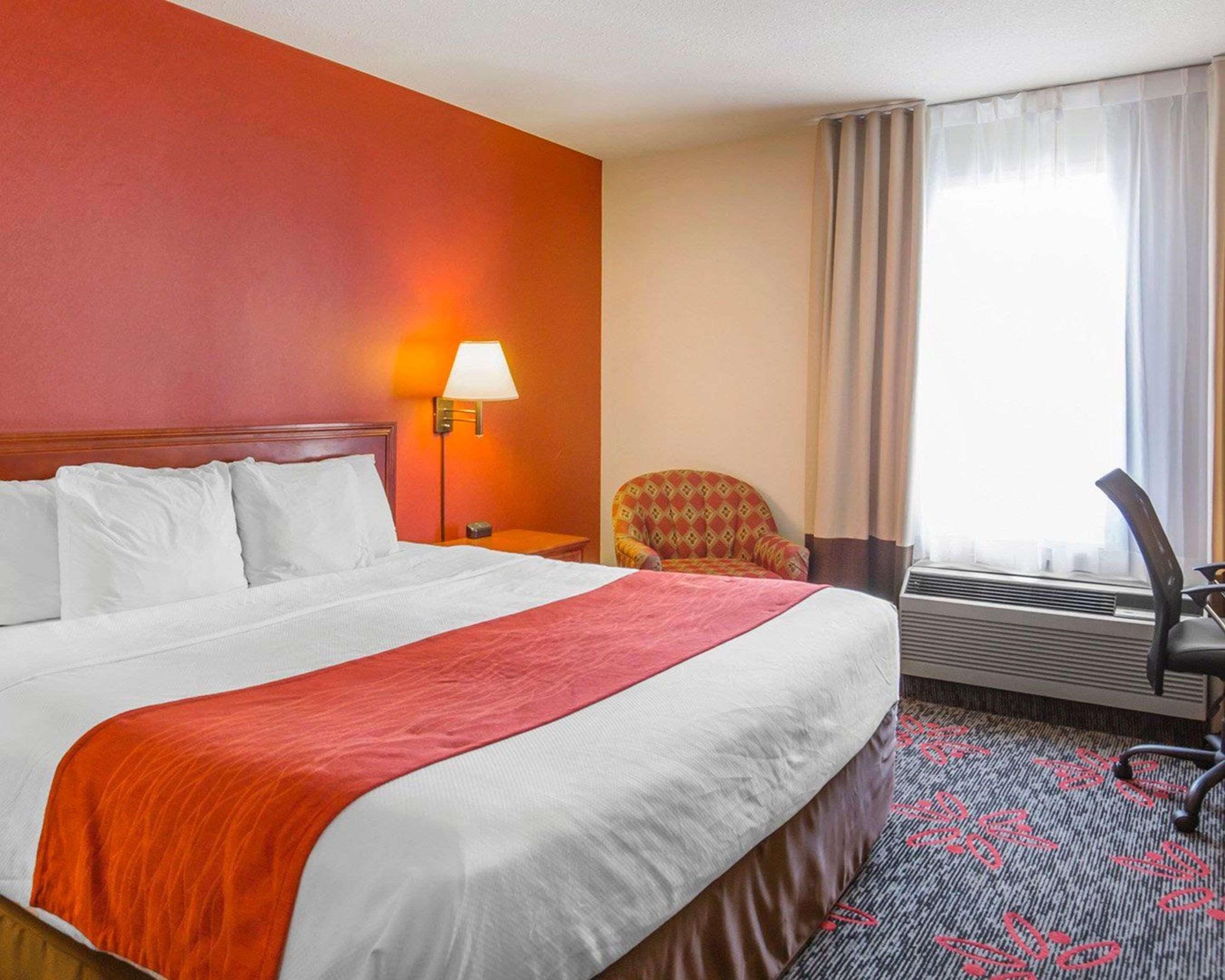 Comfort Inn & Suites University YYC Exteriör bild