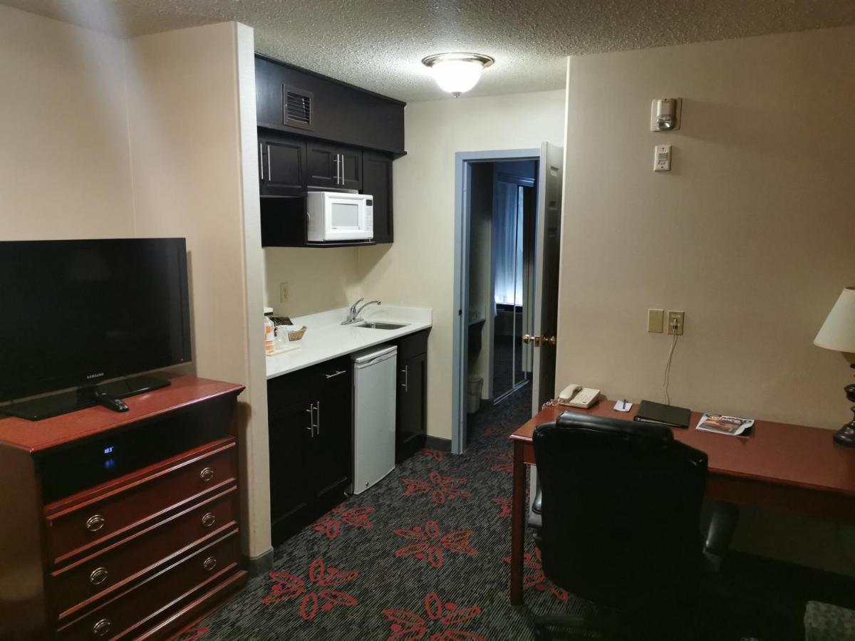 Comfort Inn & Suites University YYC Exteriör bild