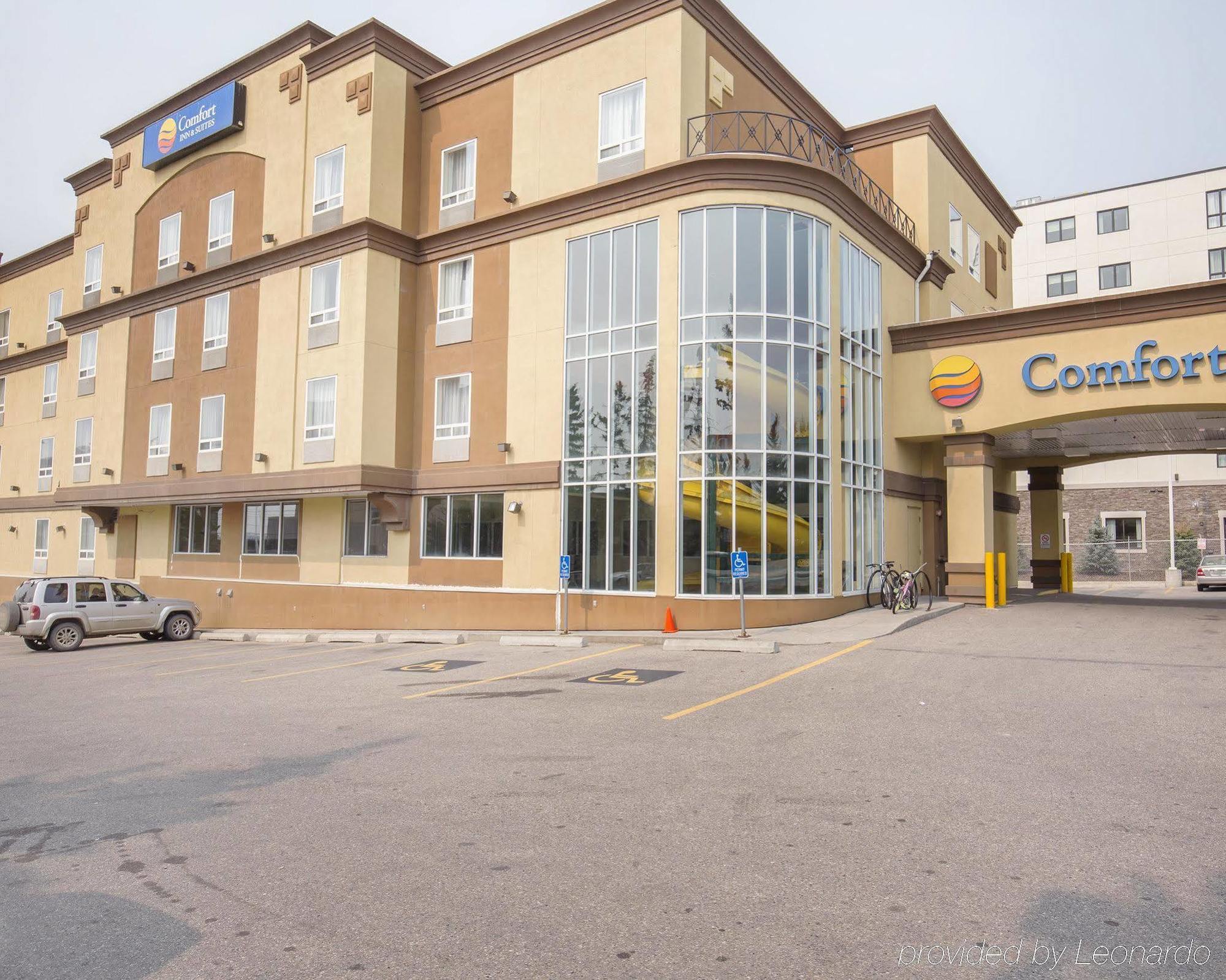 Comfort Inn & Suites University YYC Exteriör bild