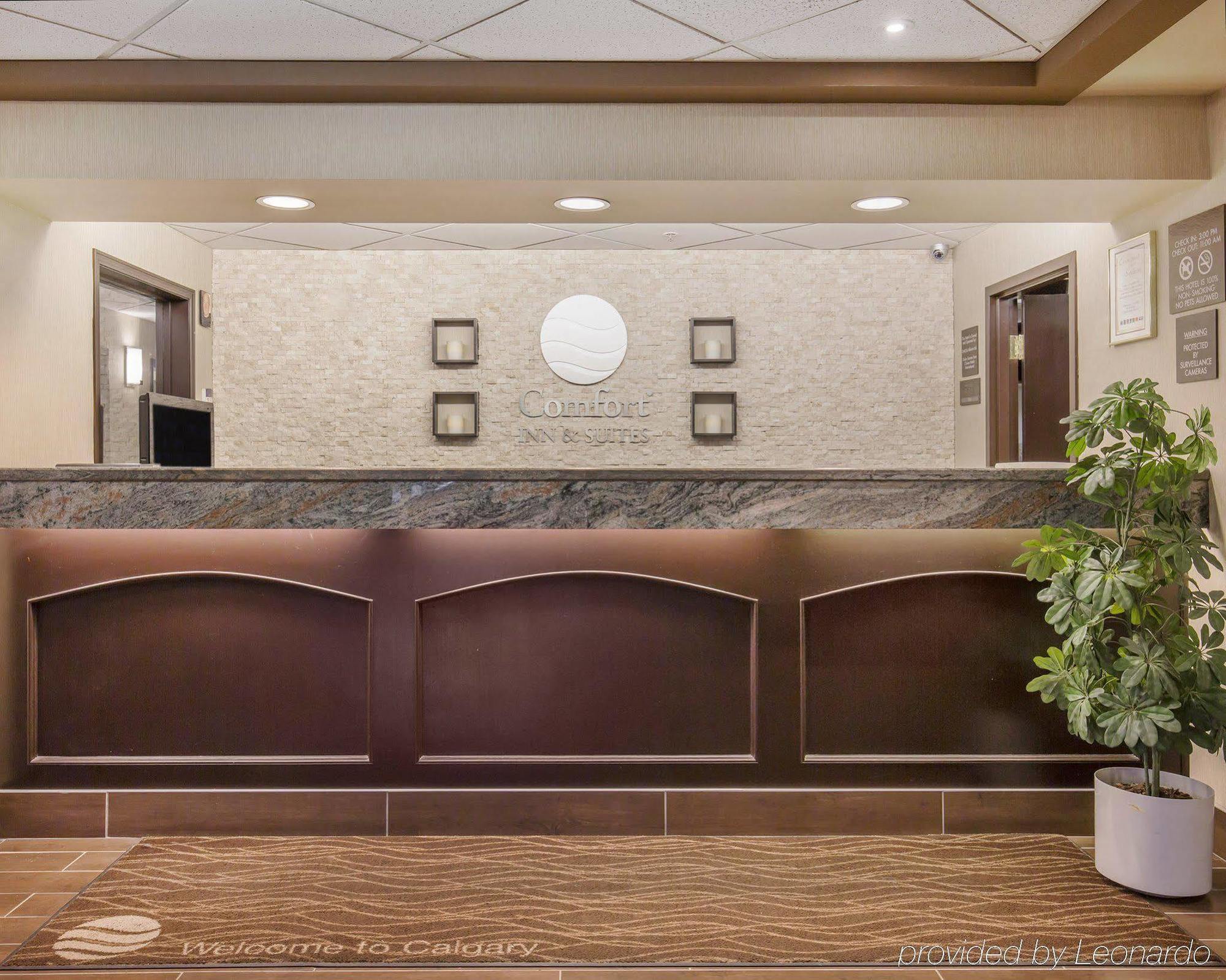 Comfort Inn & Suites University YYC Exteriör bild