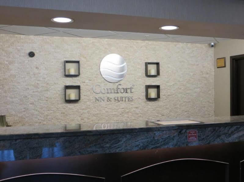 Comfort Inn & Suites University YYC Exteriör bild