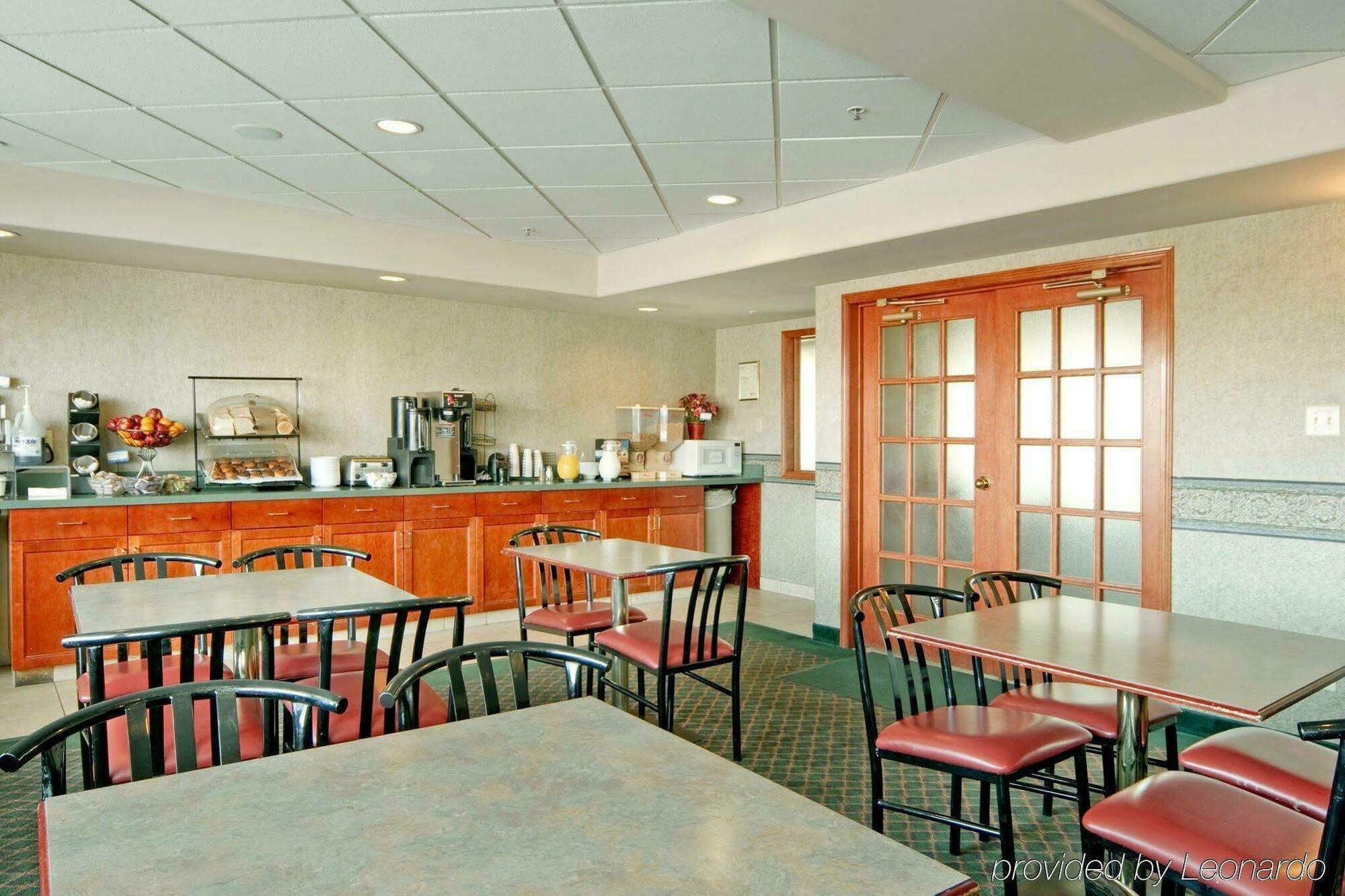 Comfort Inn & Suites University YYC Exteriör bild