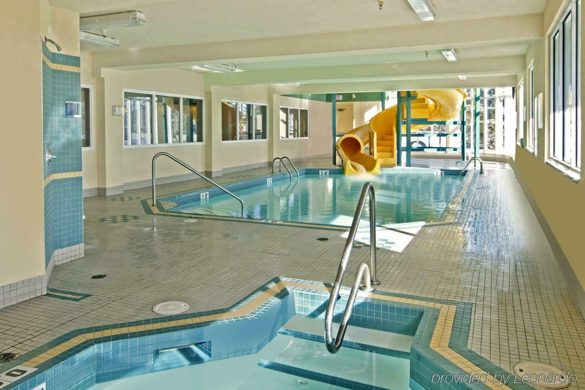 Comfort Inn & Suites University YYC Exteriör bild